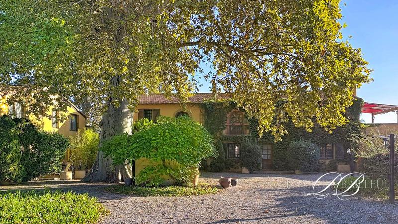 Maison - 600 m² - 25 pièces