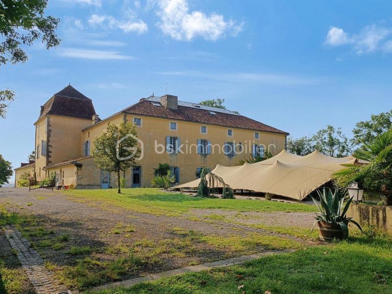 Château - 1 540 m² - 33 pièces