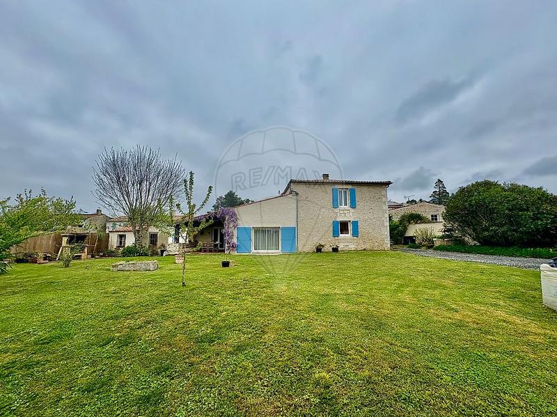 Longère - 430 m² - 5 pièces