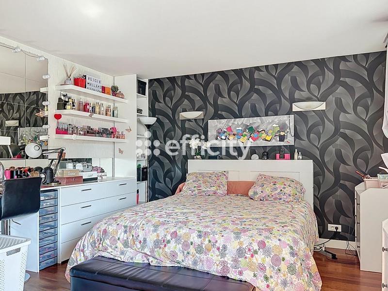 Maison - 240 m² - 7 pièces