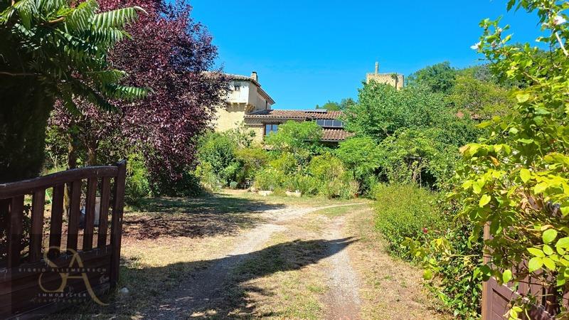 Maison - 214 m² - 9 pièces