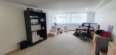 Bureau - 922 m²