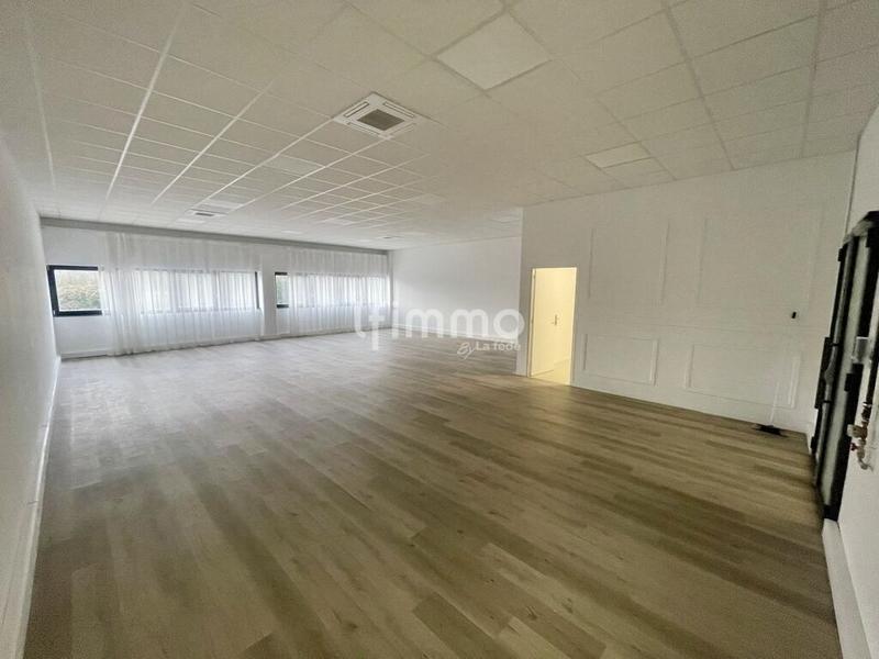 Local commercial - 117 m² - 2 pièces