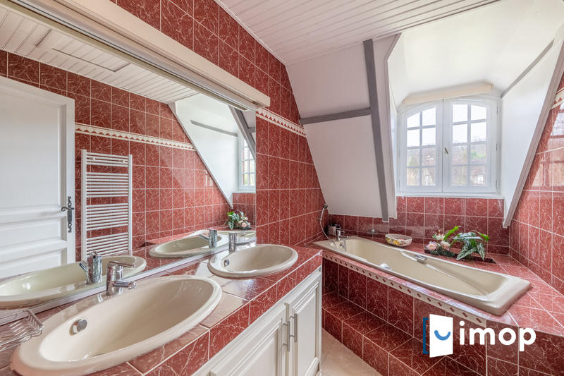 Maison - 190 m² - 7 pièces