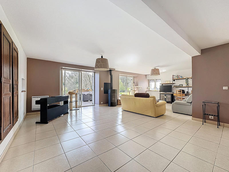 Maison - 210 m² - 7 pièces
