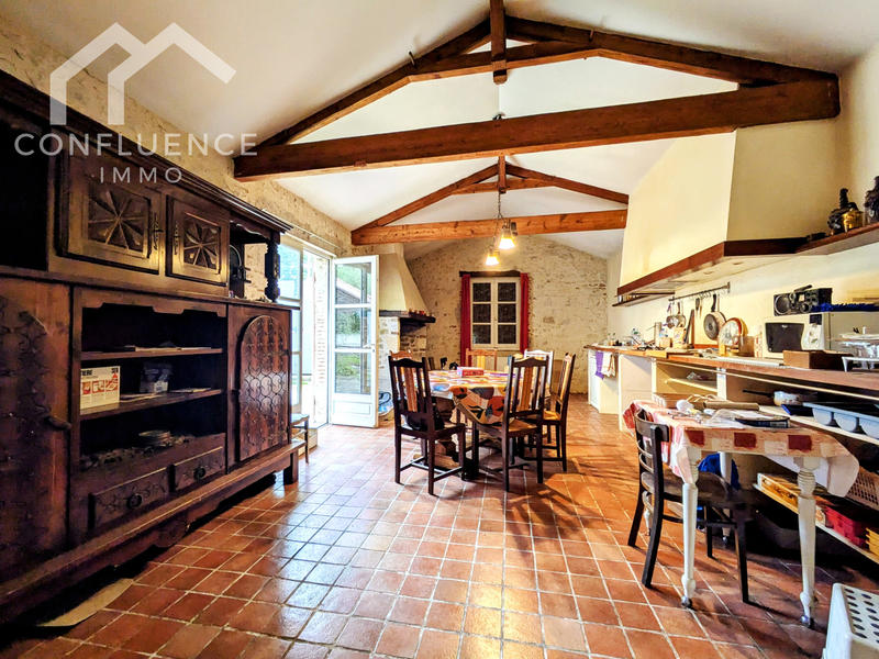 Maison - 250 m² - 7 pièces