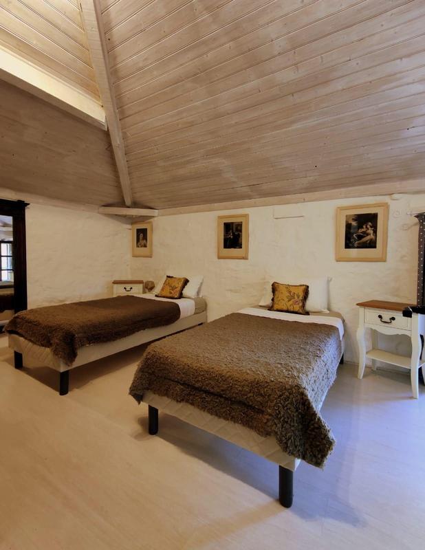 Maison traditionnelle - 263 m² - 13 pièces