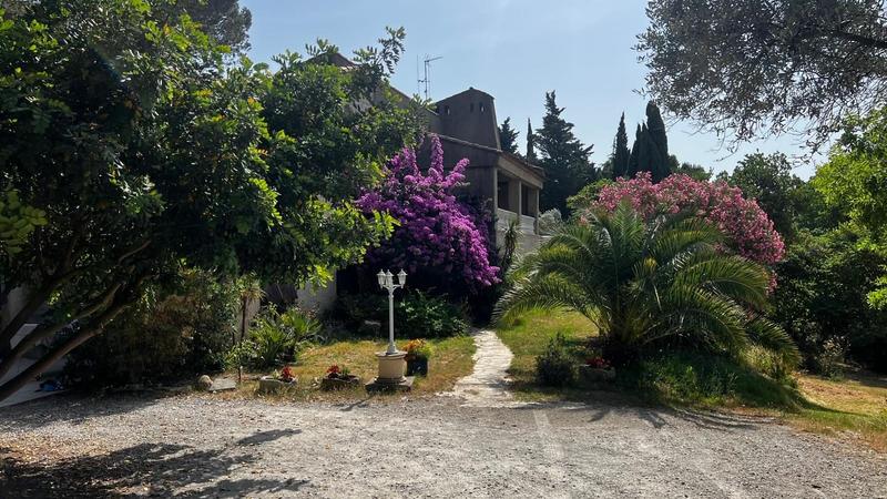 Maison - 427 m² - 11 pièces