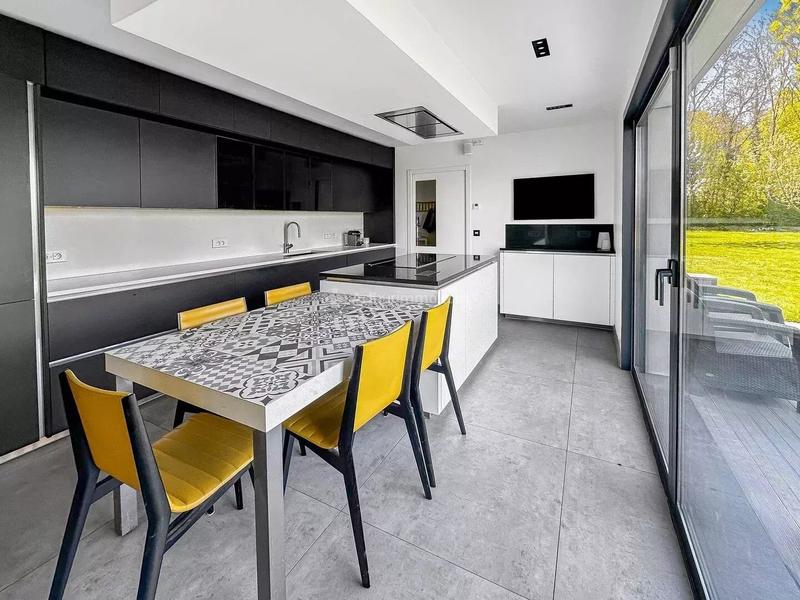 Maison - 334 m² - 11 pièces