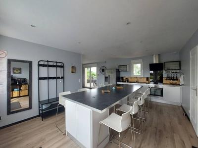 Maison - 184 m² - 8 pièces