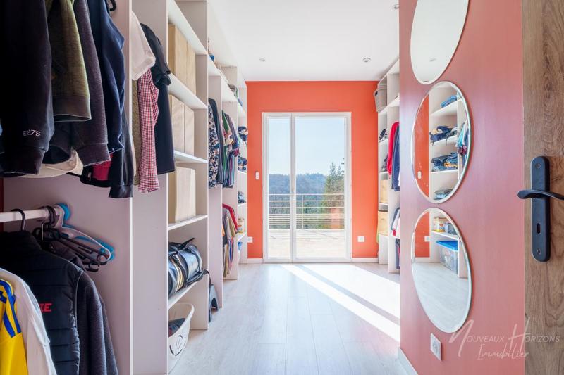 Maison - 182 m² - 7 pièces