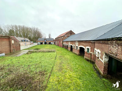 Ferme - 1 280 m² - 5 pièces