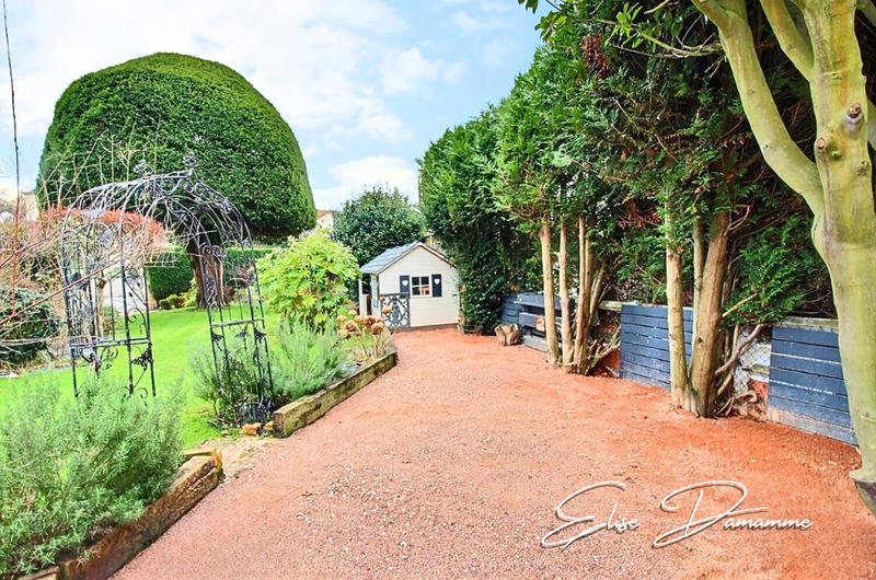 Maison - 203 m² - 7 pièces