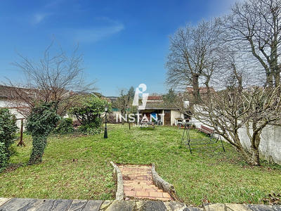 Maison traditionnelle - 200 m² - 8 pièces