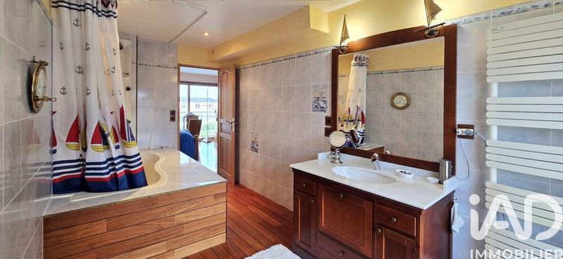 Maison - 216 m² - 7 pièces