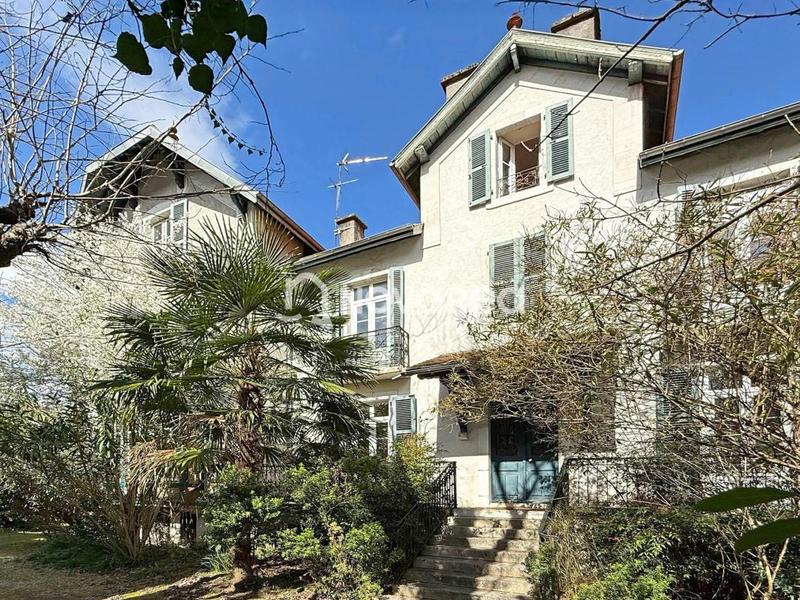 Villa - 259 m² - 11 pièces