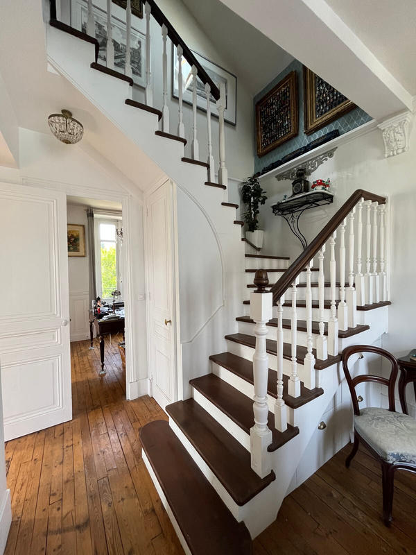 Maison - 185 m² - 10 pièces