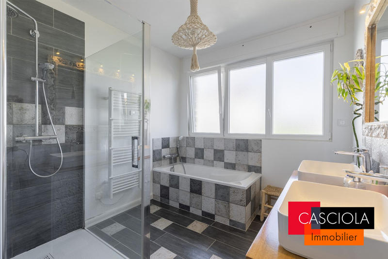 Maison - 133 m² - 6 pièces