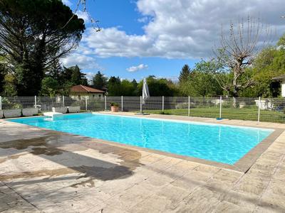 Maison - 210 m² - 6 pièces