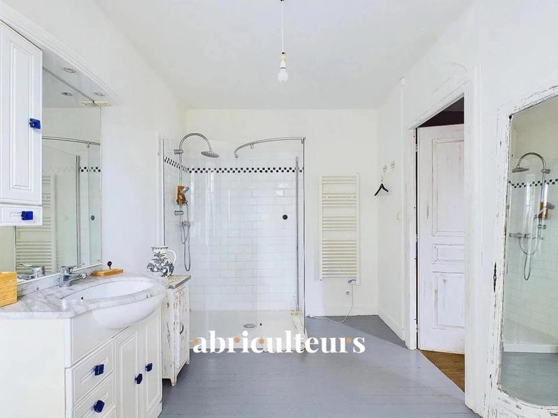 Maison ancienne - 370 m² - 10 pièces