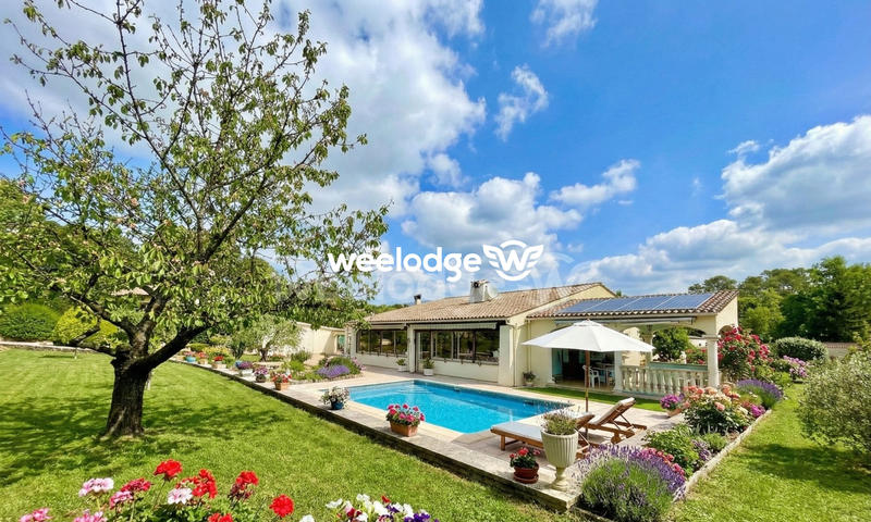 Maison traditionnelle - 225 m² - 9 pièces