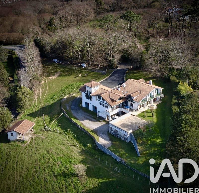 Maison de maîtres - 300 m² - 10 pièces