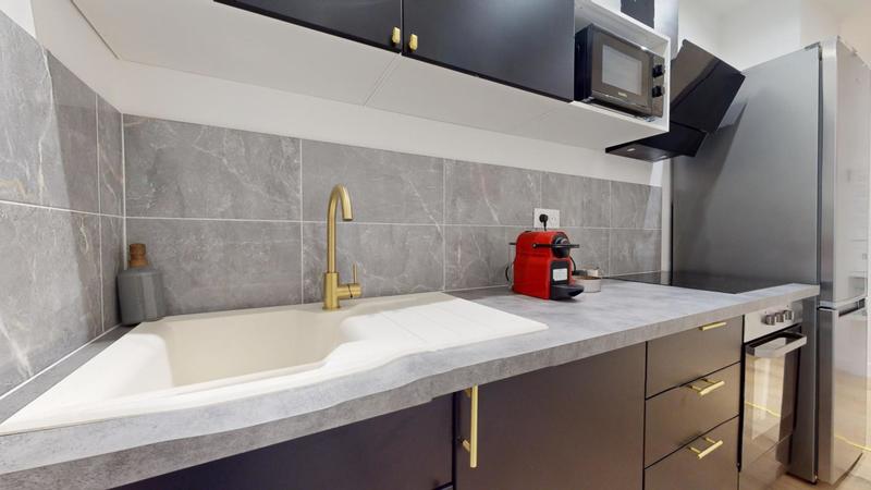 Appartement - 77 m² - 5 pièces