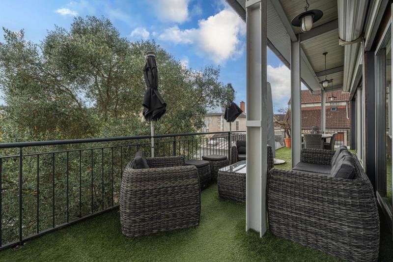 Appartement - 297 m² - 6 pièces