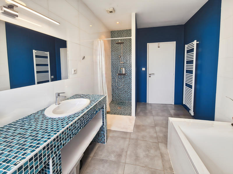 Maison - 205 m² - 5 pièces