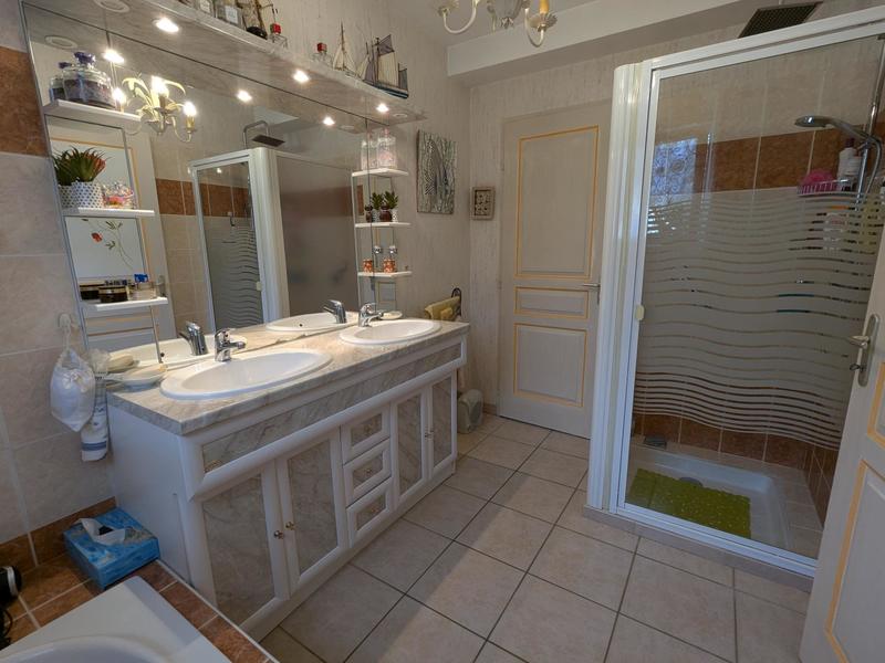 Maison - 220 m² - 11 pièces