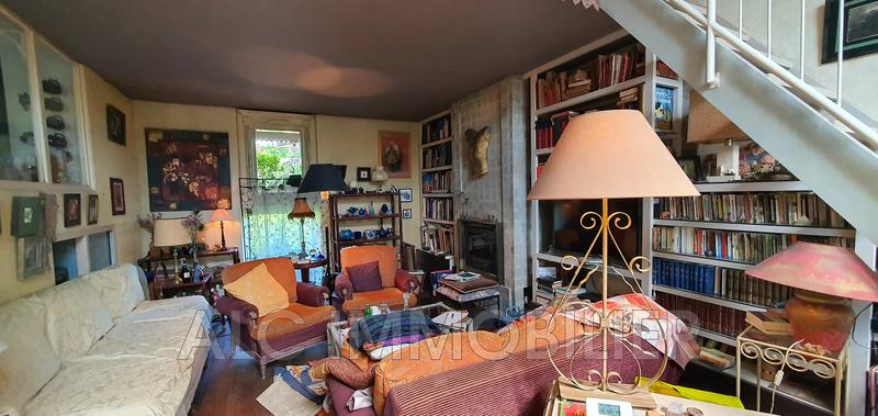 Maison - 250 m² - 9 pièces