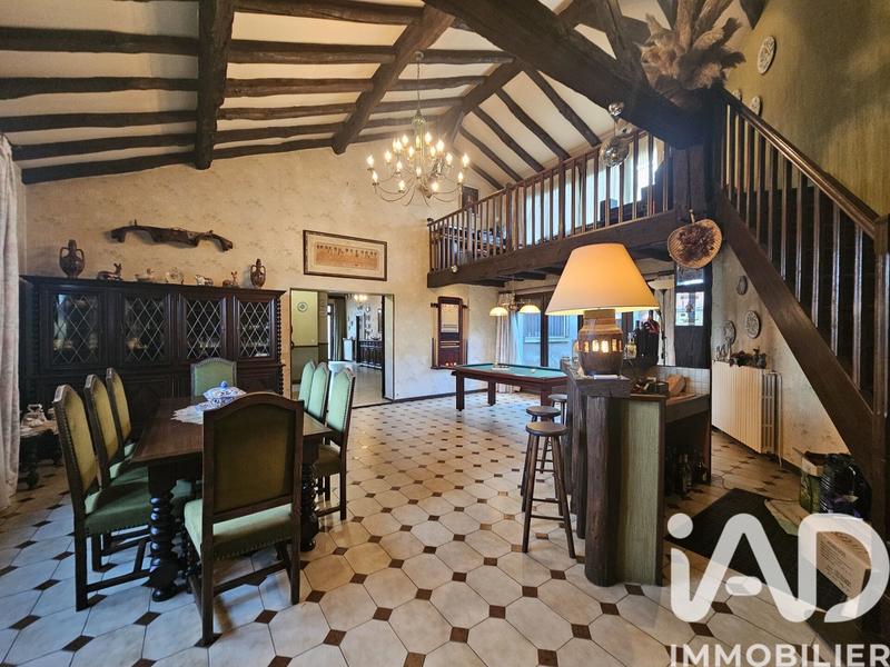 Maison - 280 m² - 8 pièces
