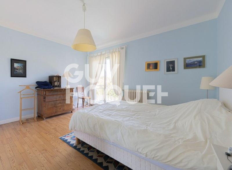 Maison - 242 m² - 6 pièces