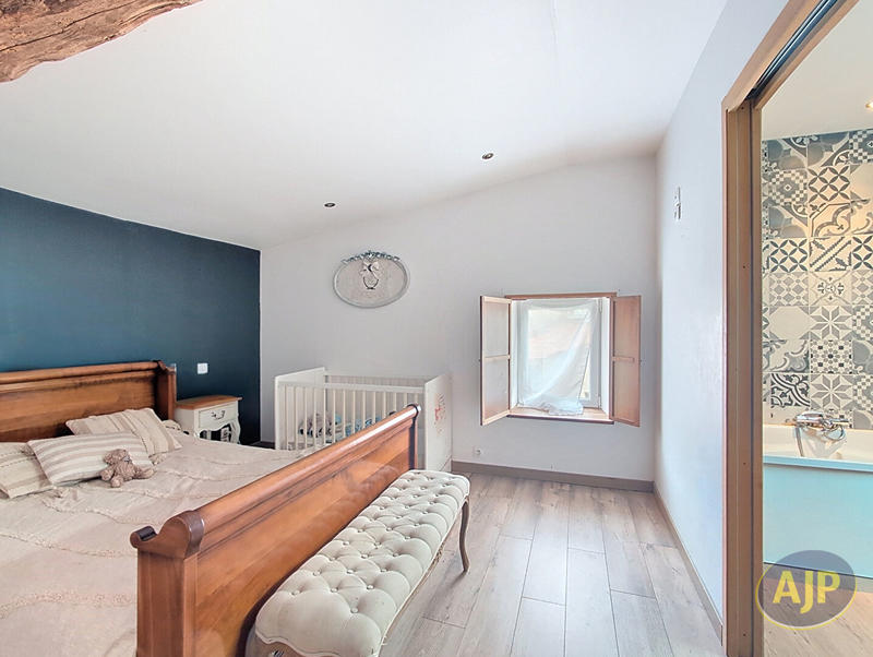 Maison - 231 m² - 12 pièces