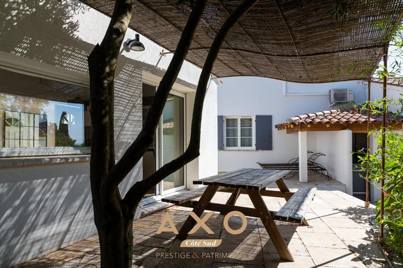 Maison - 300 m² - 10 pièces