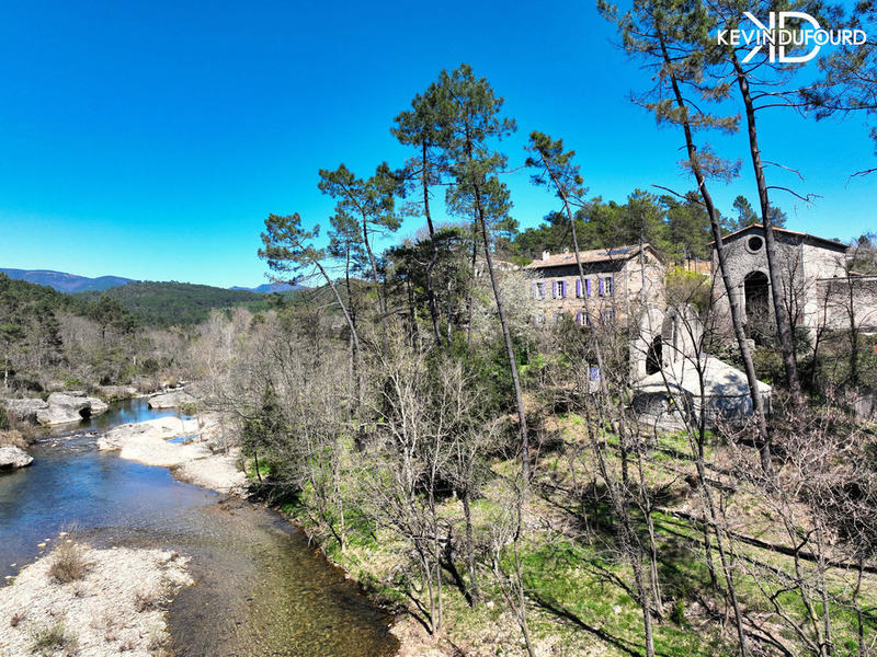 Maison - 488 m² - 19 pièces