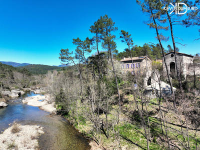 Maison - 488 m² - 19 pièces