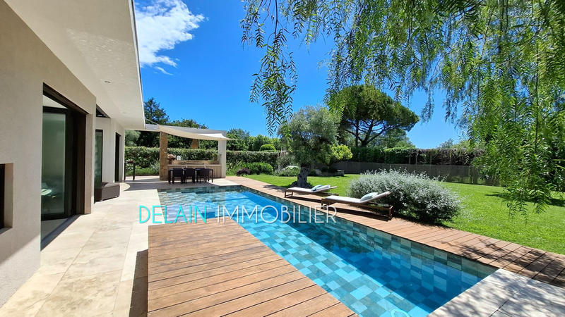 Maison - 257 m² - 5 pièces