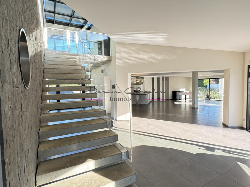 Maison - 350 m² - 8 pièces