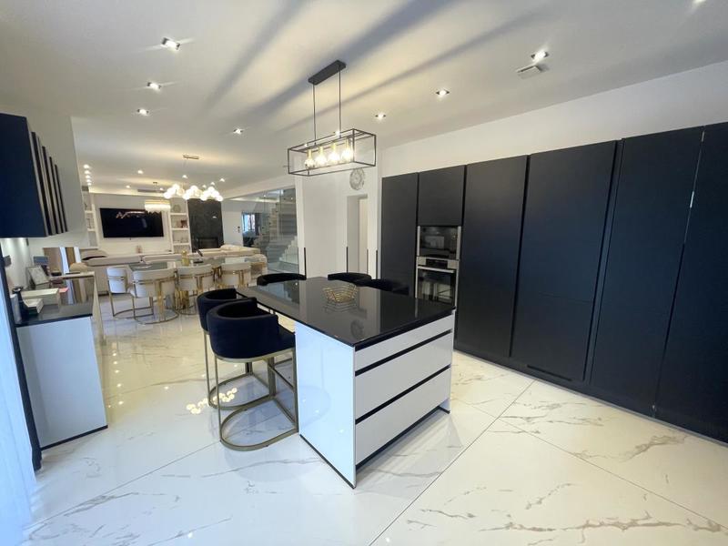 Maison ancienne - 259 m² - 8 pièces