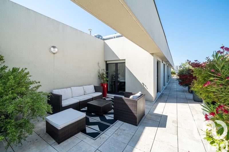 Duplex - 239 m² - 7 pièces