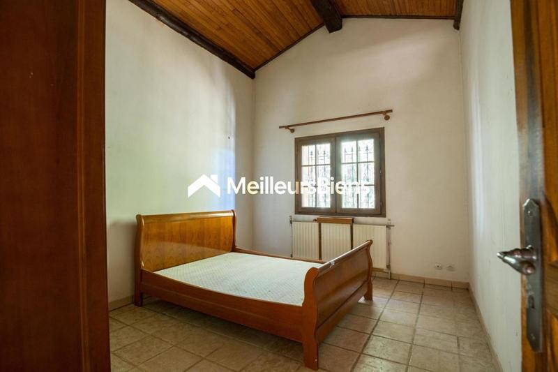 Propriété - 247 m² - 9 pièces