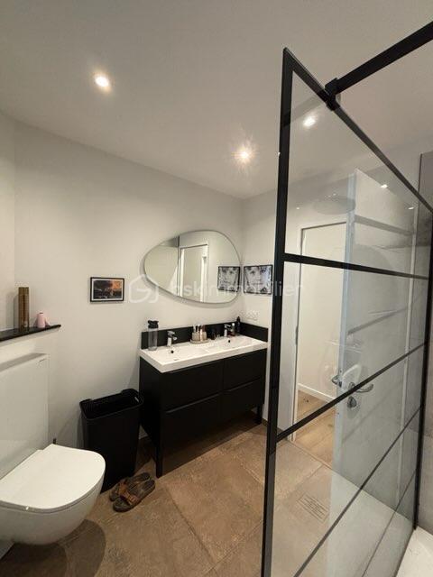 Maison traditionnelle - 220 m² - 8 pièces