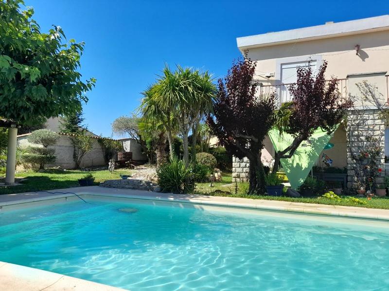 Propriété - 217 m² - 7 pièces