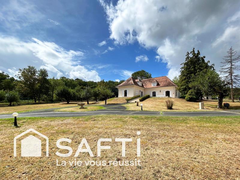 Maison - 235 m² - 6 pièces