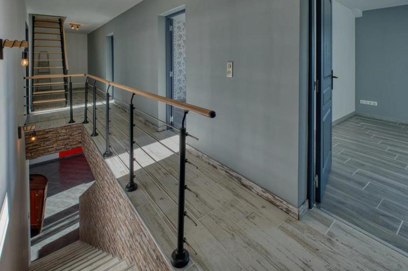 Maison - 270 m² - 9 pièces