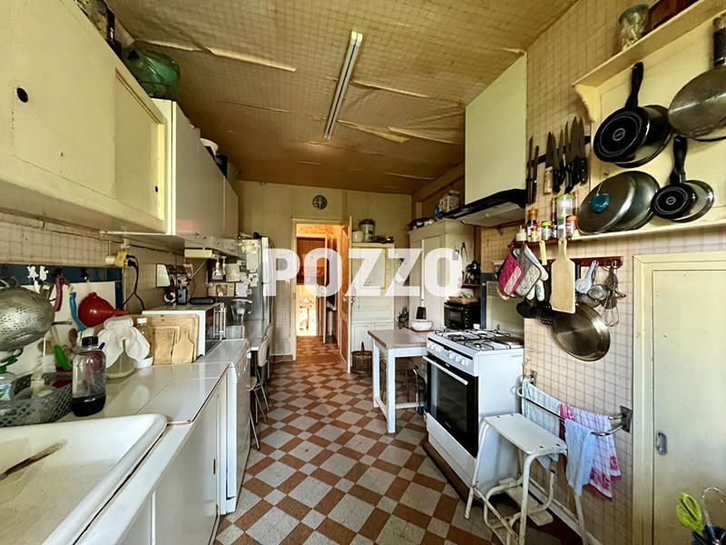 Maison - 250 m² - 12 pièces