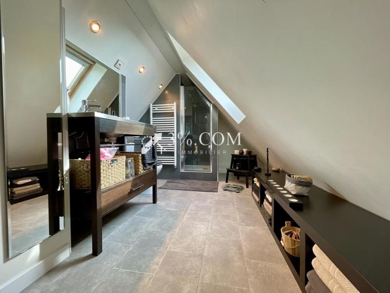 Demeure - 169 m² - 8 pièces