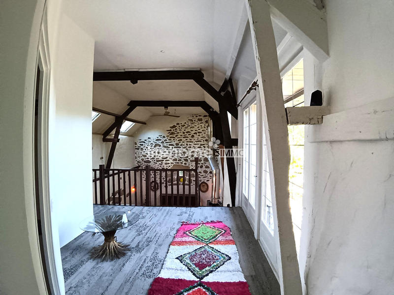 Maison - 210 m² - 6 pièces