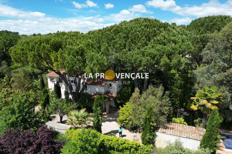 Maison - 176 m² - 9 pièces